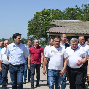 Министар Недимовић посетио Аду и Кањижу: Отвара се тржиште Кине за млеко из Србије